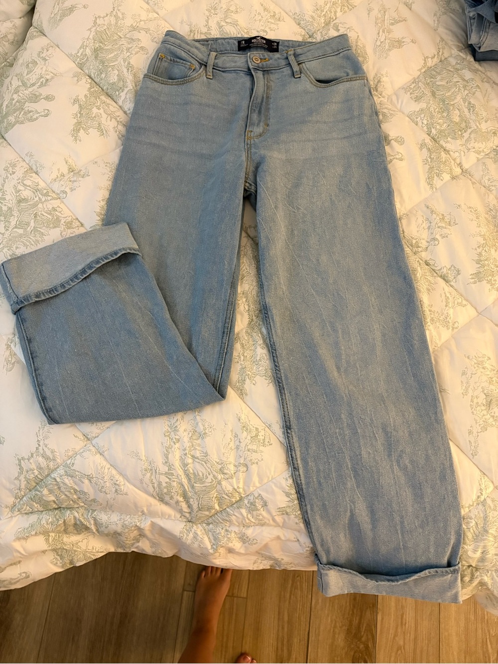 Hollister High Rise Light Blue Women's Mom Jeans